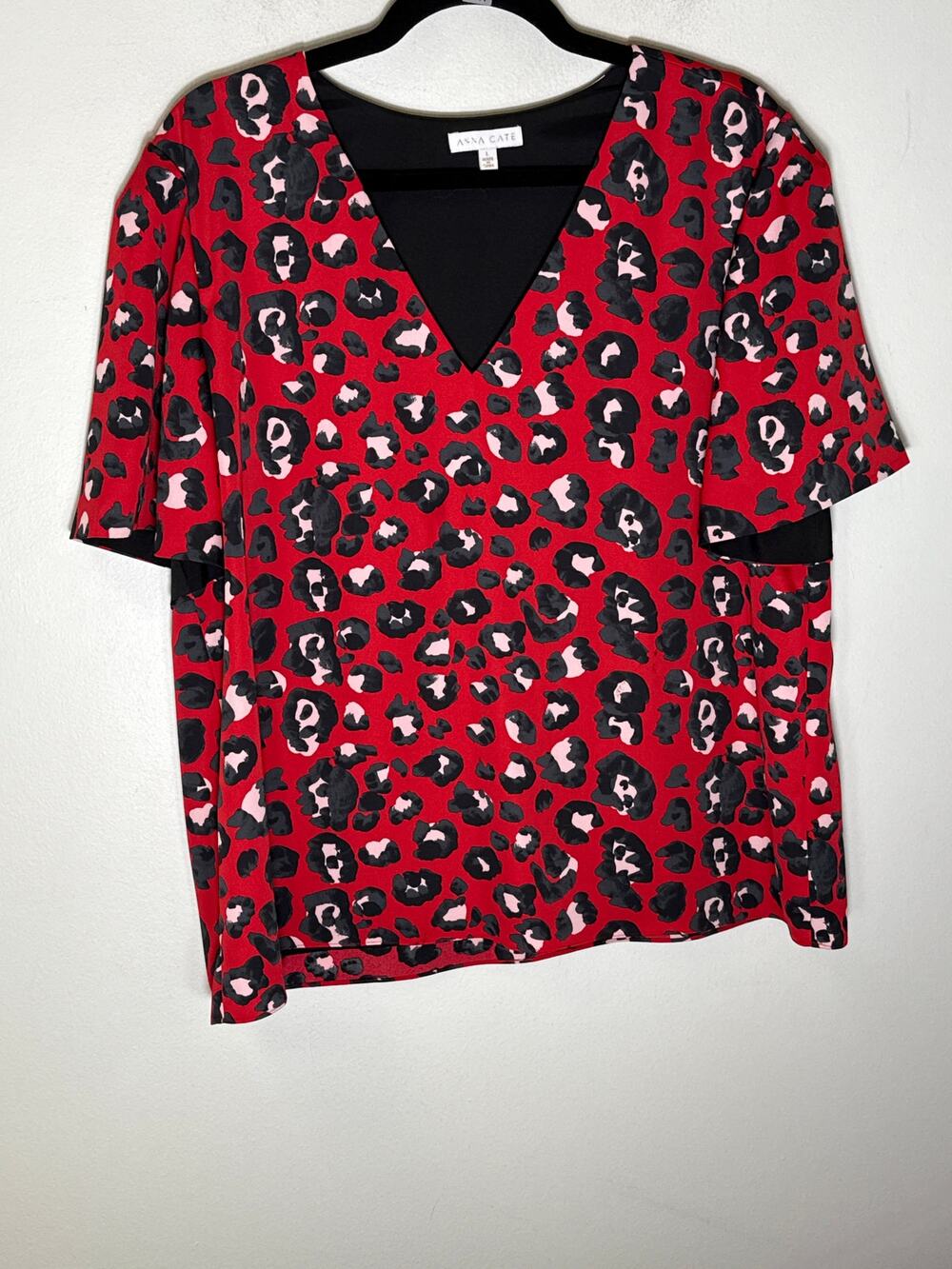 Anna Kate Red Cheetah Print Top Sz L